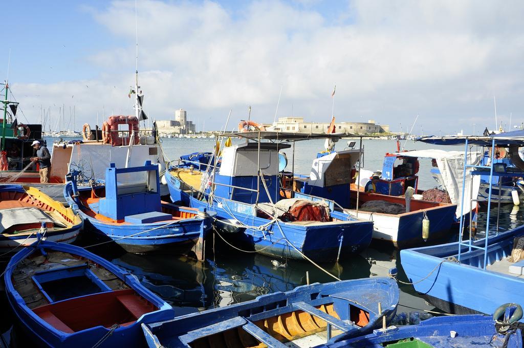 B&B La Terrazza Sul Porto ตราปานี ภายนอก รูปภาพ