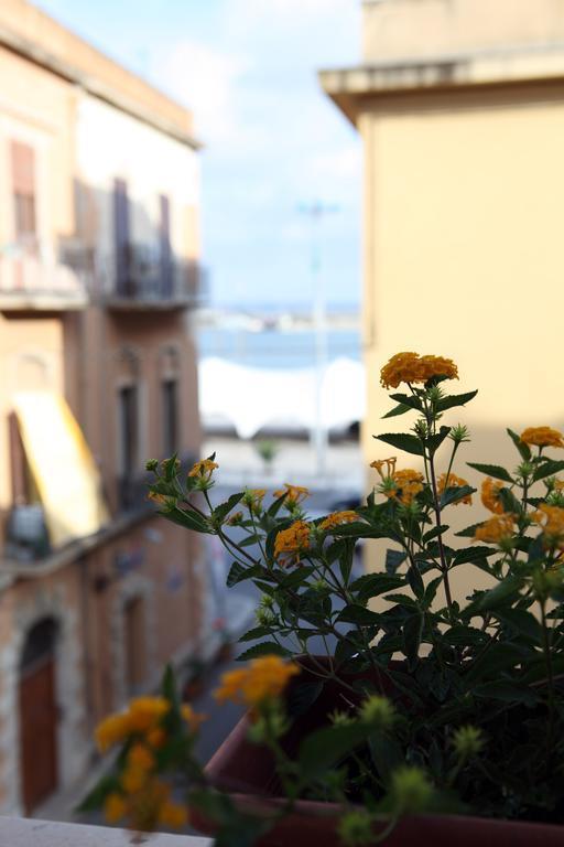 B&B La Terrazza Sul Porto ตราปานี ภายนอก รูปภาพ